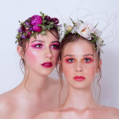 Dwie Modelki Z Profesjonalnym Jasnym Makijazem 285806 18